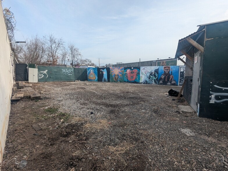More Photos Of 39 Knickerbocker Ave, Brooklyn Land For Lease