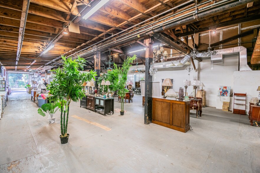 More Photos Of 4214 W Virginia Ave, Tampa Warehouse For Lease