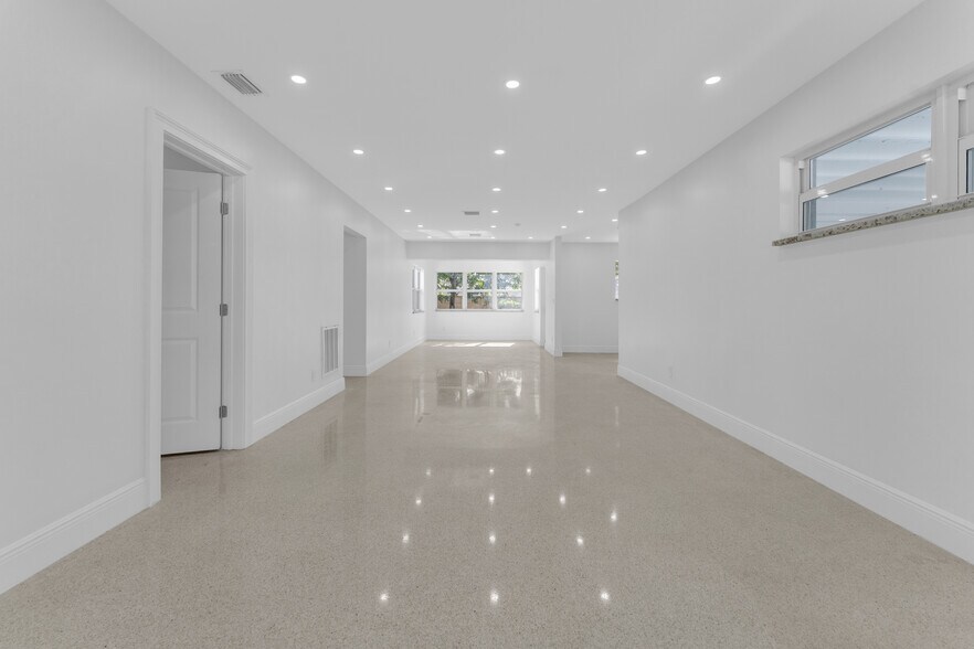 More Photos Of 5820 Sheridan St, Hollywood Office For Lease