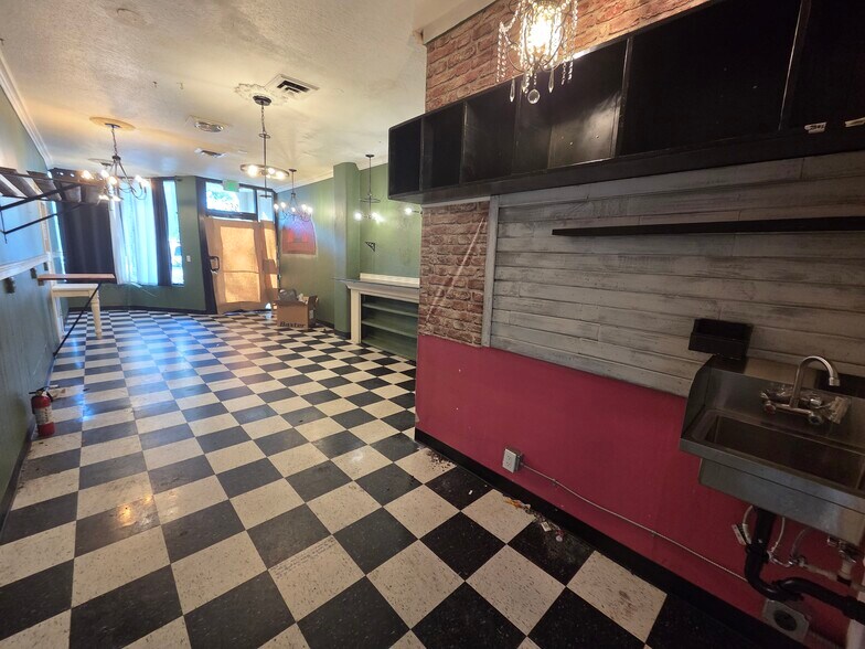 More Photos Of 960-990 Commercial St SE, Salem Storefront For Lease