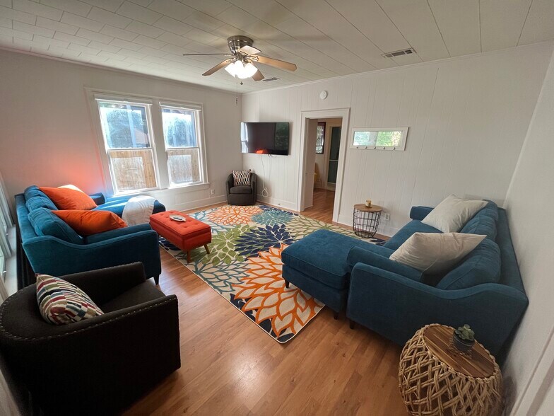 More Photos Of 605-607 W 9th St, Austin Office Residential For Lease