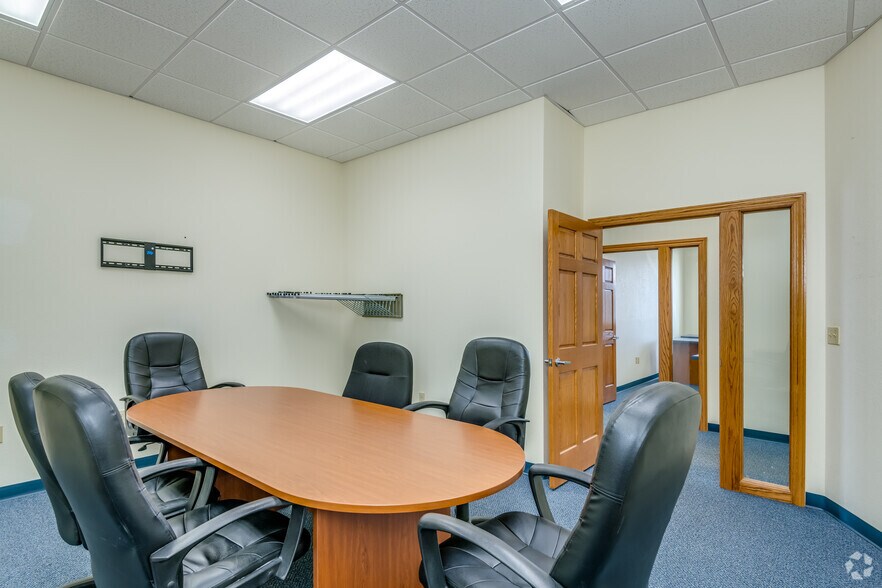 More Photos Of 119 N McCarthy Rd, Appleton Office For Lease