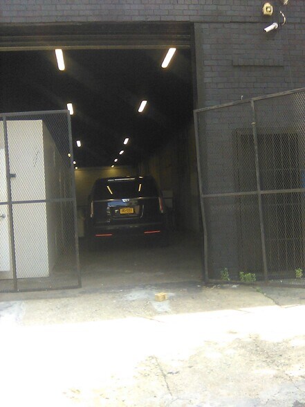 Primary Photo Of 104 Lexington Ave, Brooklyn Warehouse For Lease