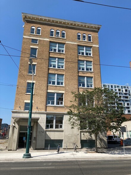 More Photos Of 174 Spadina Ave, Toronto Office For Sale