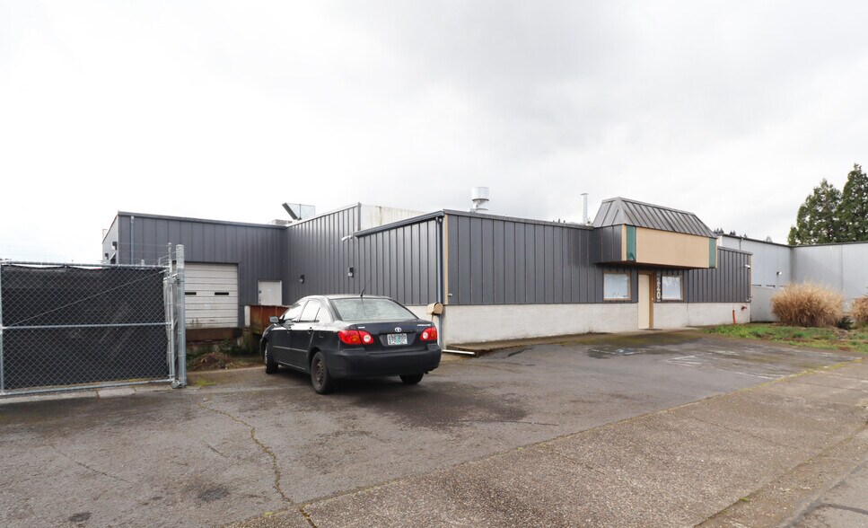 More Photos Of 120-220 Palmer Ave, Cottage Grove Warehouse For Sale