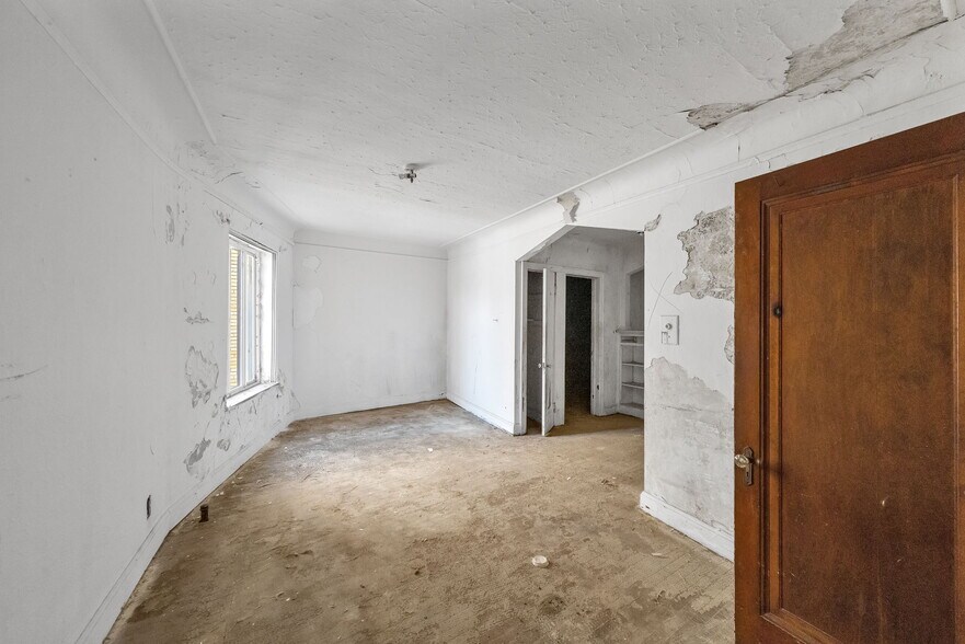 More Photos Of 15523 Mack Ave, Detroit Apartments For Sale
