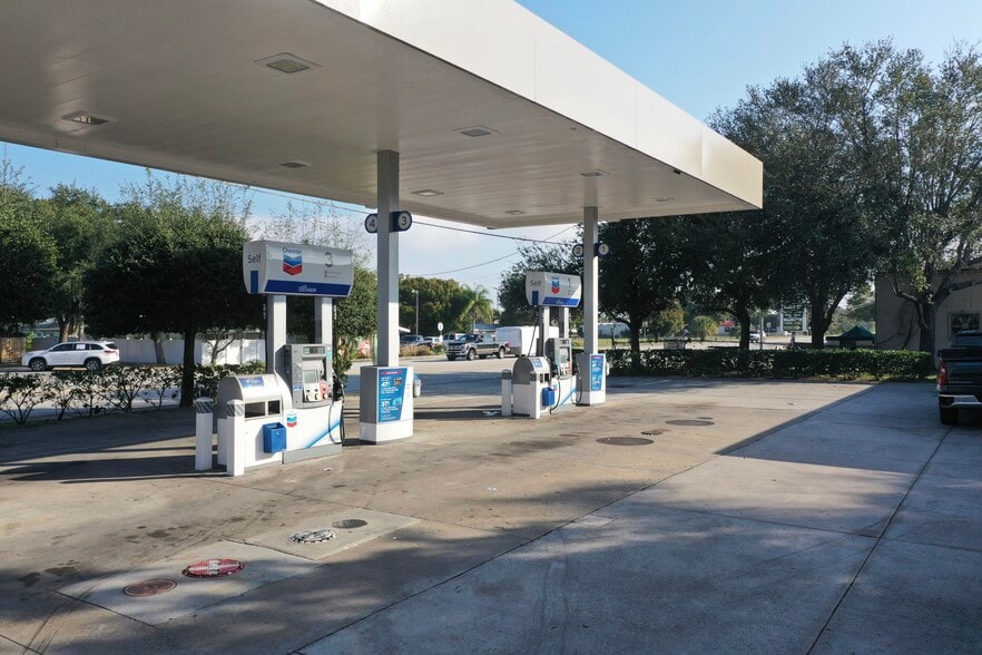 More Photos Of 755 4th St, Vero Beach Convenience Store For Sale