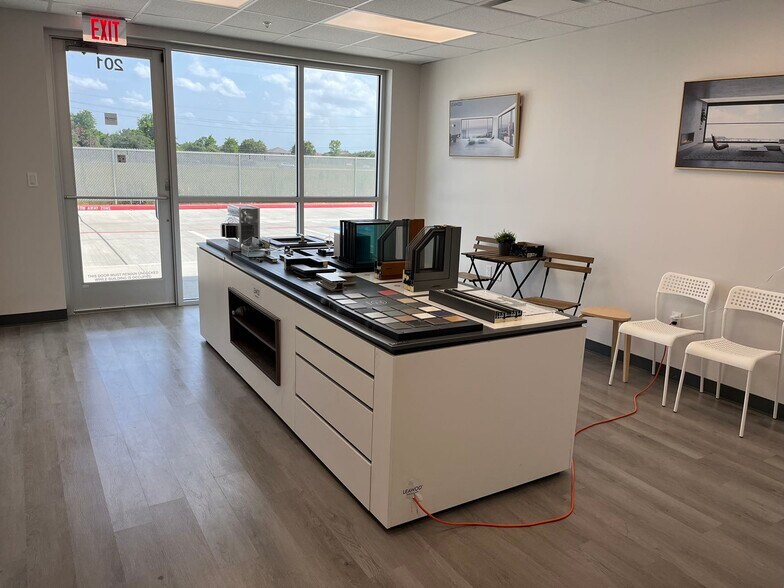 More Photos Of 4157 Clay Commerce Dr, Katy Warehouse For Lease