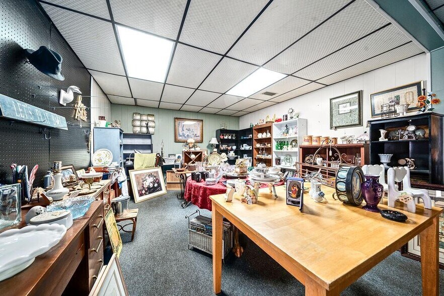 More Photos Of 111 N 3rd St, Ozark General Retail For Sale