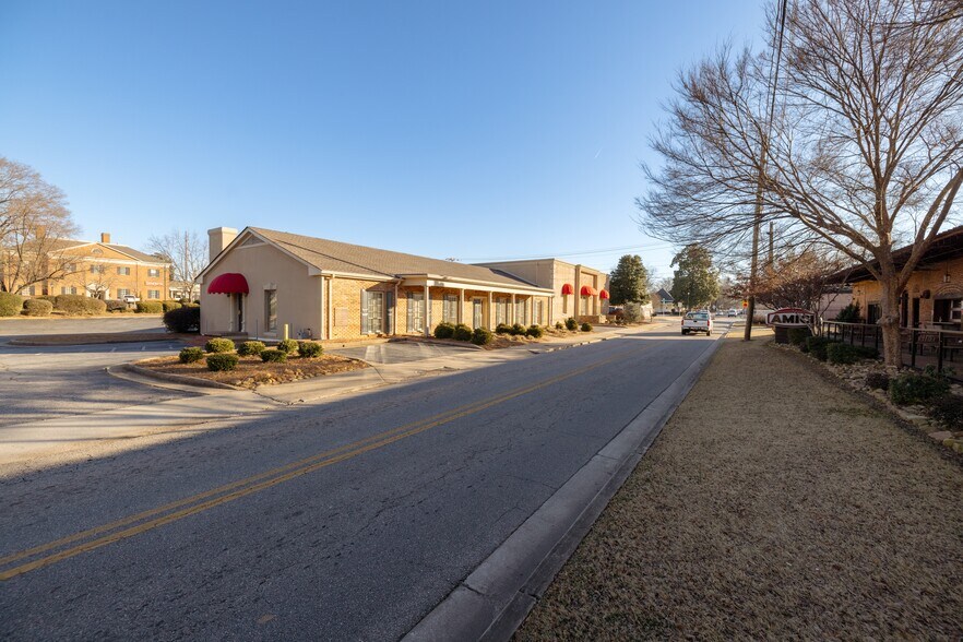 More Photos Of 131 E Church St, Monroe Specialty For Lease