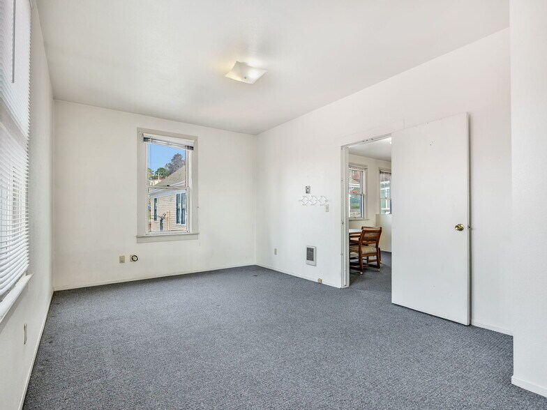 More Photos Of 1178 Franklin Ave, Astoria Office For Sale