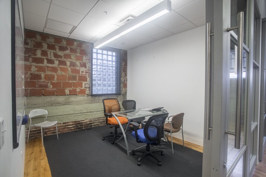 More Photos Of 1525 Hendry St, Fort Myers General Retail For Sale