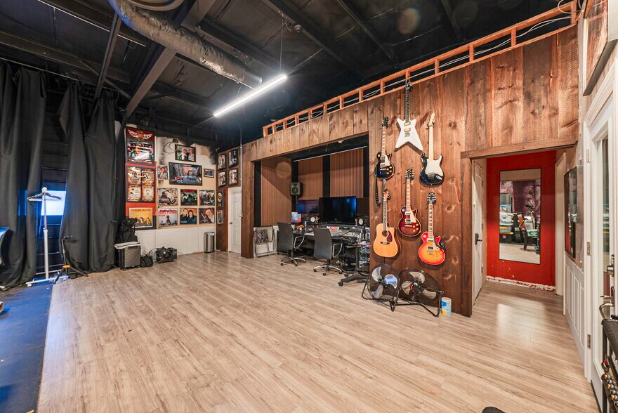 More Photos Of 1595 Route 112, Port Jefferson Station Warehouse For Lease