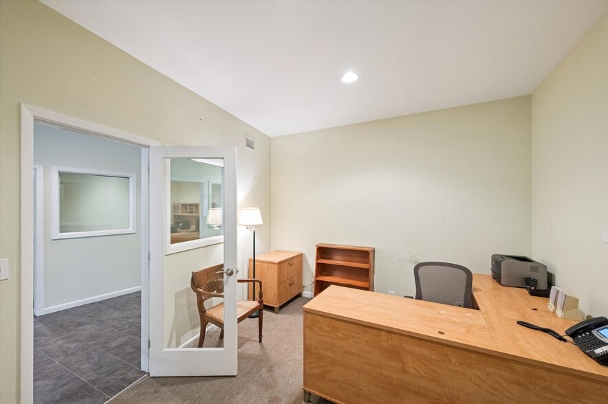 More Photos Of 28 Cameron St, Southampton Freestanding For Sale