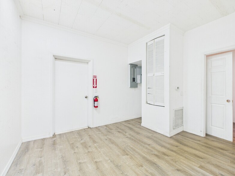 More Photos Of 1 Beverly Hills Blvd, Beverly Hills General Retail For Sale