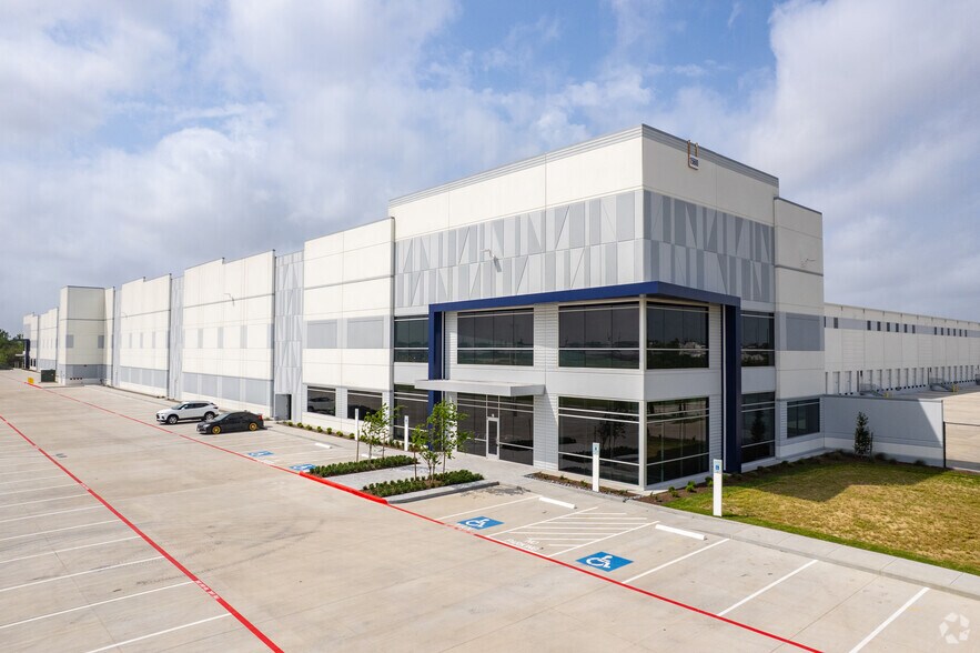 More Photos Of 15600 Carpenters Logistics Dr, Channelview Distribution For Sale