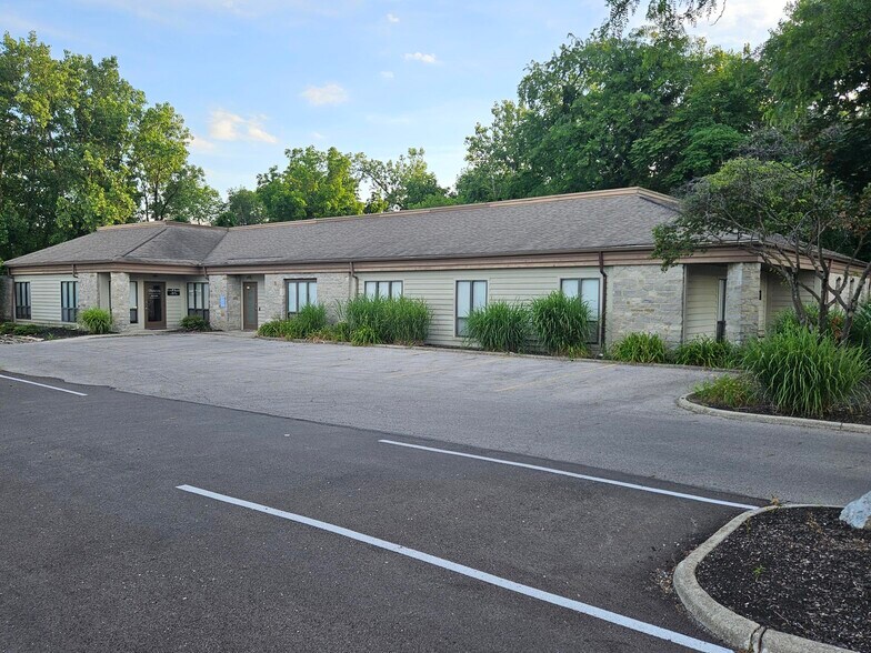 More Photos Of 2041-2067 Stringtown Rd, Grove City Medical For Lease