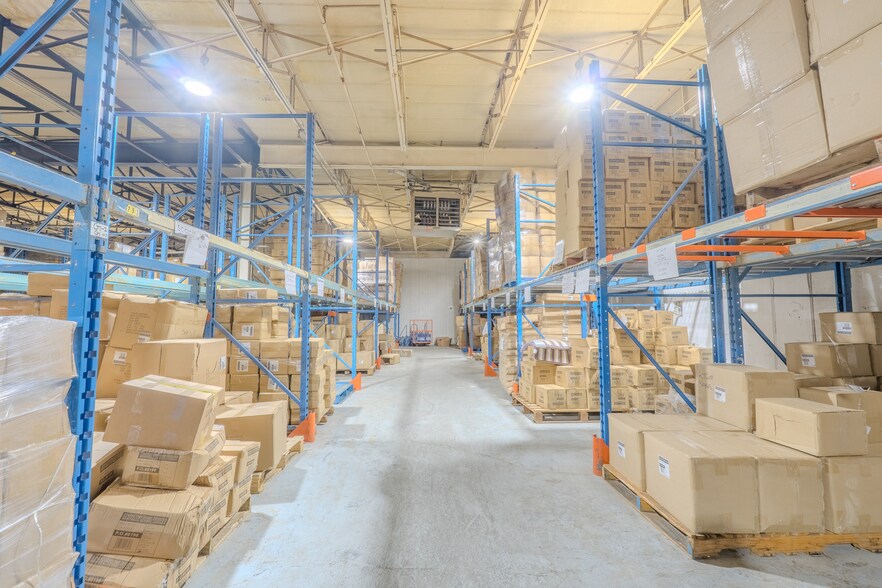 More Photos Of 181 Av Oneida, Pointe-claire Industrial For Sale