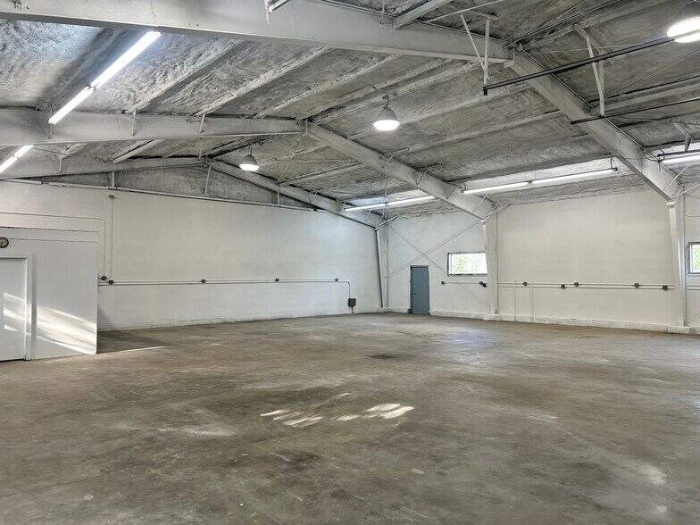 More Photos Of 2431 Hill Rd, Fairbanks Industrial For Sale