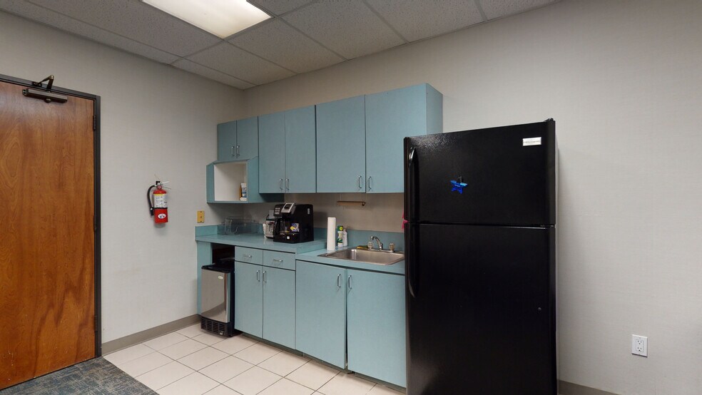 More Photos Of 4101 Clinton Dr, Houston Bank For Lease