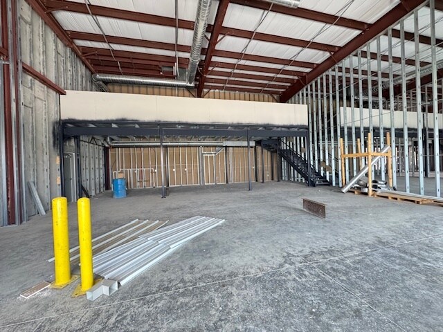 More Photos Of 405 Crossroads St, Laredo Freestanding For Lease