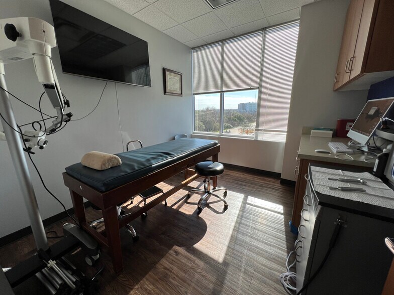 More Photos Of 12319 N Mopac Expy, Austin Medical For Sale