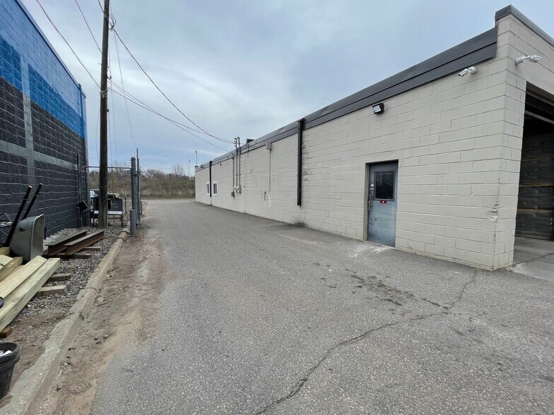 More Photos Of 5333-5337 Lakeland Ave, Minneapolis Freestanding For Sale