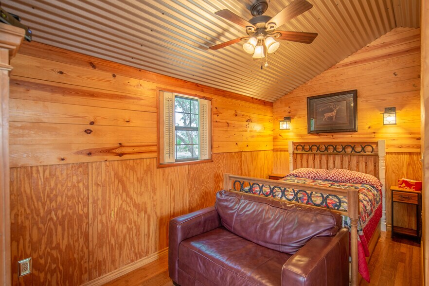 More Photos Of 2393 S Highway 37, Three Rivers Trailer Camper Park For Sale