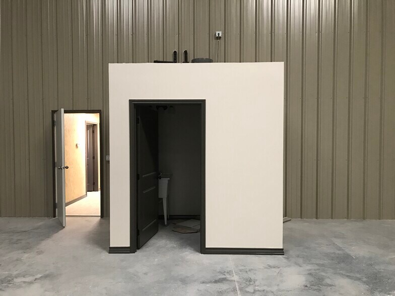 More Photos Of 2812 EAST COUNTY RD 147 rd, Midland Industrial For Lease