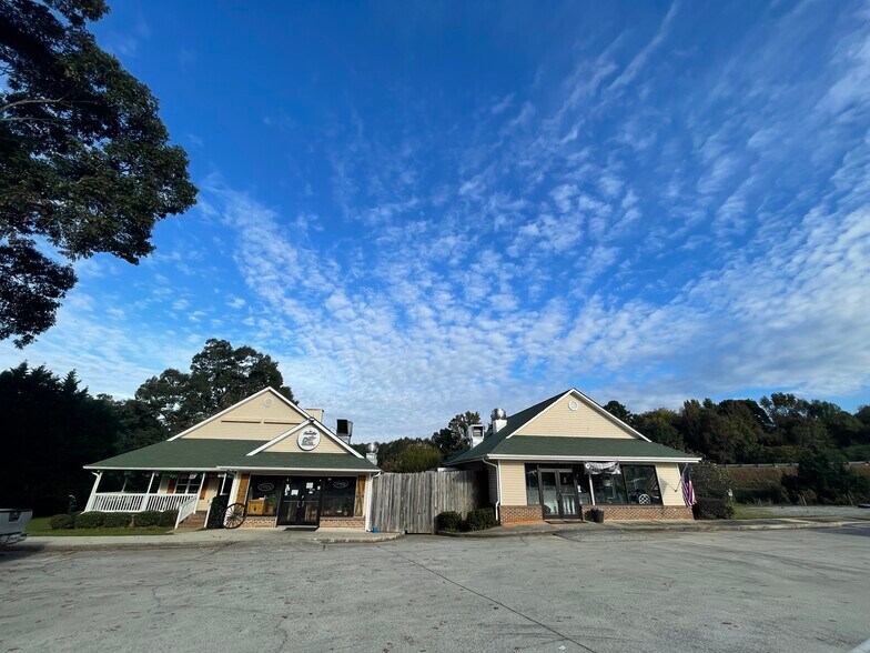 More Photos Of 386 Highway 82 S, Jefferson Restaurant For Sale