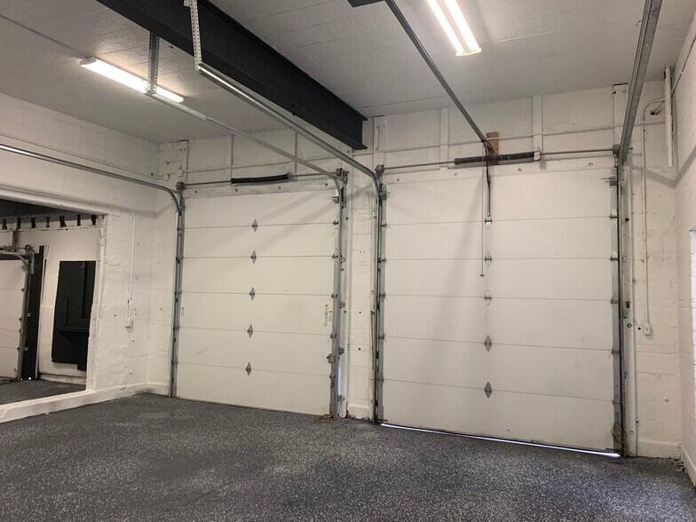 More Photos Of 701 E McMillan St, Cincinnati Auto Repair For Sale