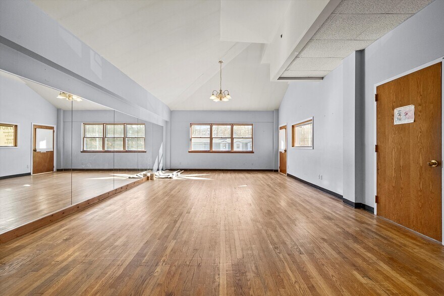 More Photos Of 24 Old Albany Post Rd, Croton-on-Hudson Medical For Lease