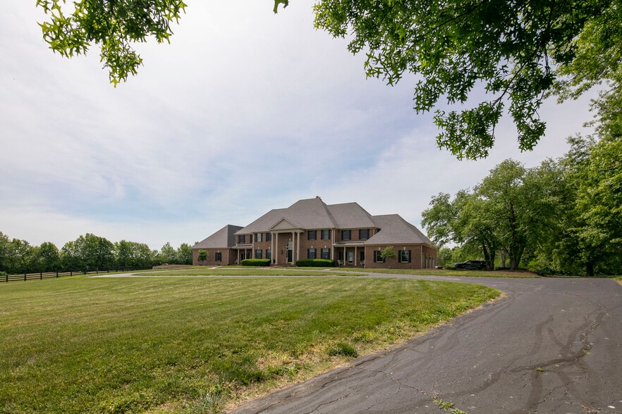 More Photos Of 4664 Lexington Rd, Winchester Specialty For Sale
