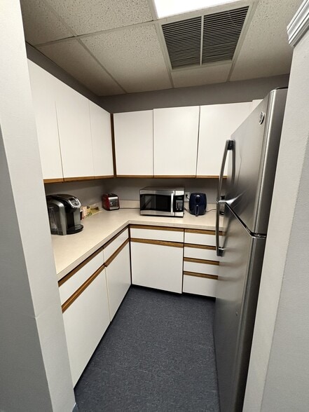 More Photos Of 72 Sharrott Ave, Staten Island Office For Lease