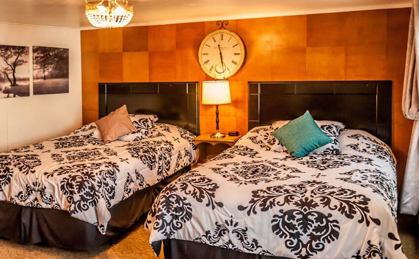 More Photos Of 201 Steele St, Algoma Hotel For Sale