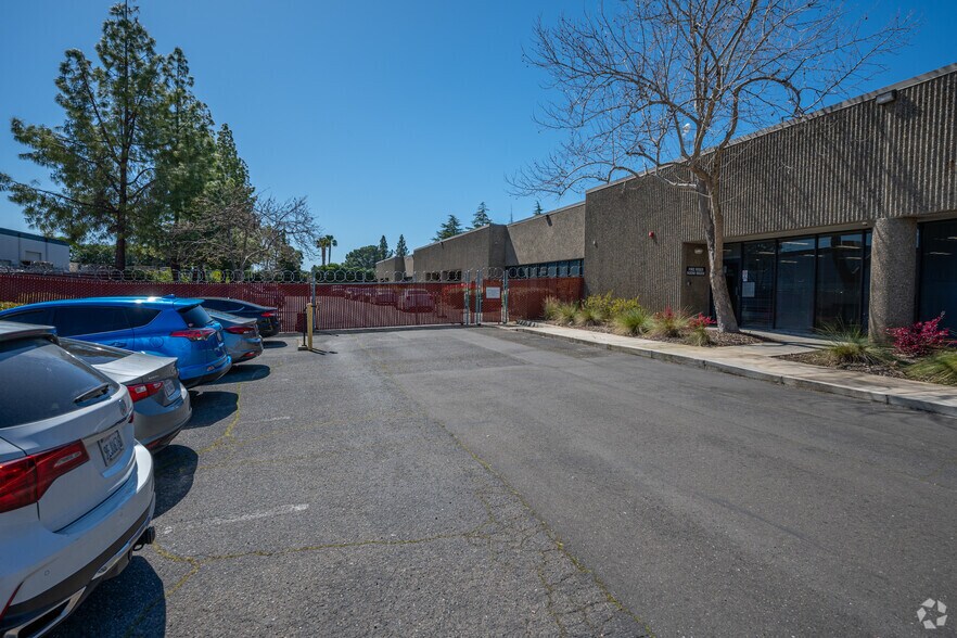 More Photos Of 10151 Croydon Way, Sacramento Unknown For Lease