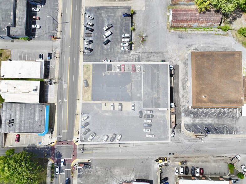More Photos Of 214 W Main St, Gallatin Auto Dealership For Lease