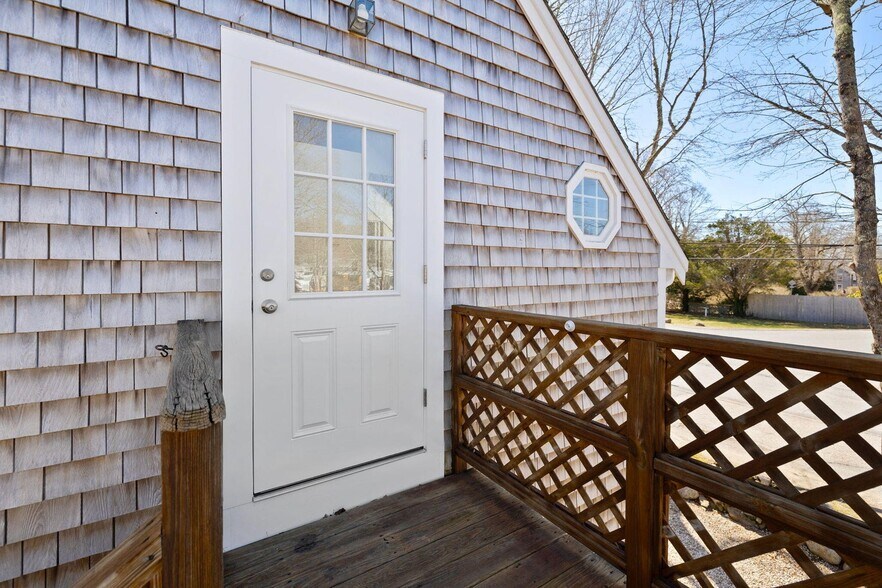 More Photos Of 15 Simpson Ln, Falmouth Office For Sale