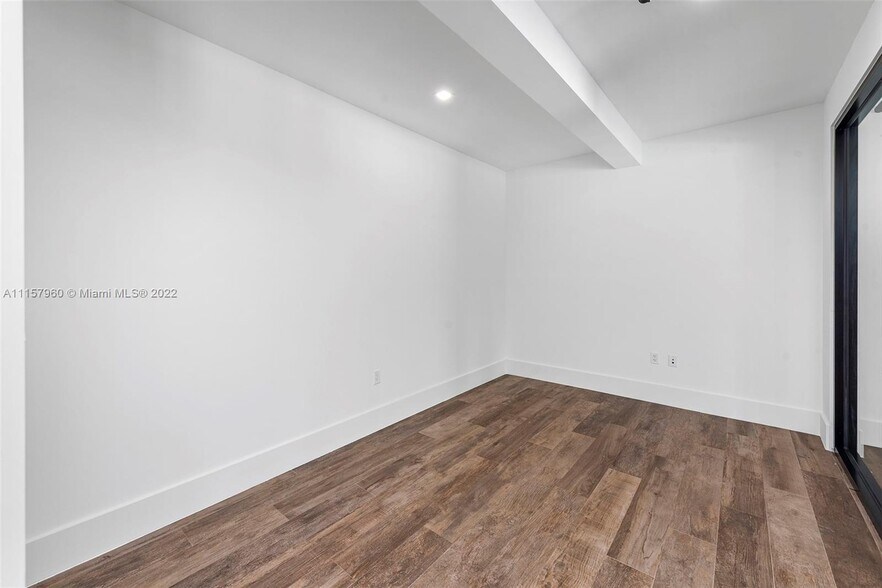 More Photos Of 1954 N 30th Rd, Hollywood Office For Lease