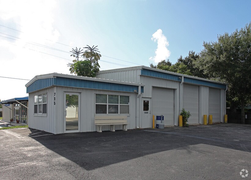 More Photos Of 725 12th St, Vero Beach Auto Repair For Sale