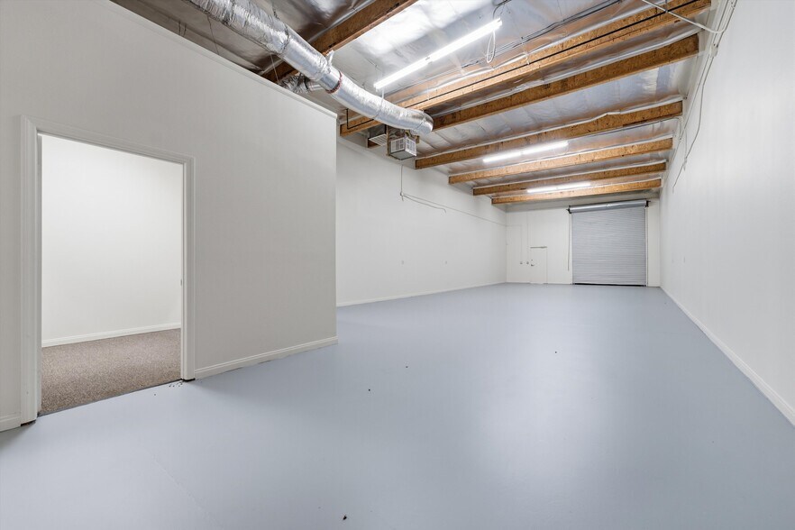More Photos Of 42207 6th St W, Lancaster Warehouse For Lease
