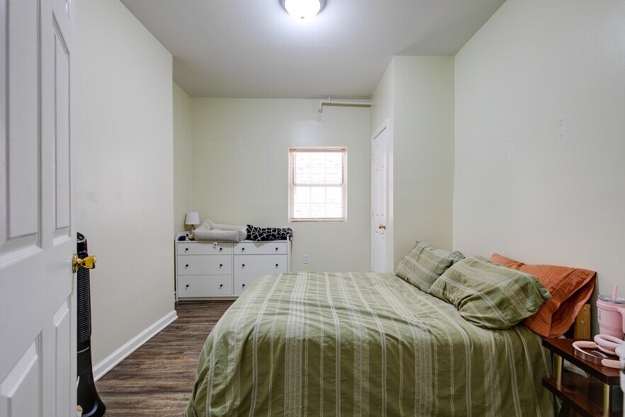 More Photos Of 1908 Parkwood Ave, Richmond Apartments For Sale