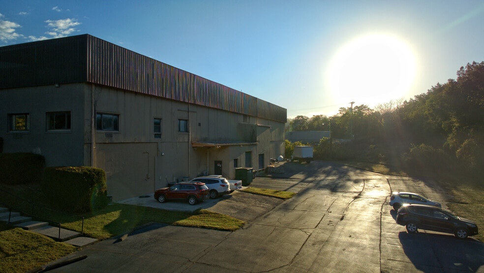 More Photos Of 114 Bush Rd, Nashville Light Distribution For Lease