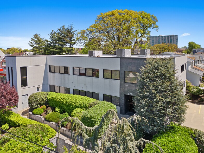 More Photos Of 670 Bergen Blvd, Ridgefield Medical For Sale