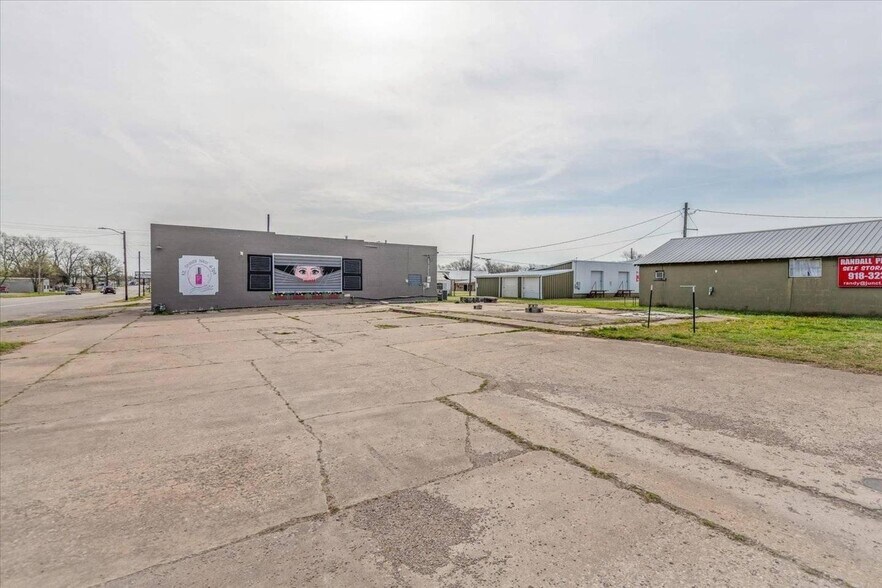 More Photos Of 312 E Cherokee Ave, Nowata Freestanding For Sale