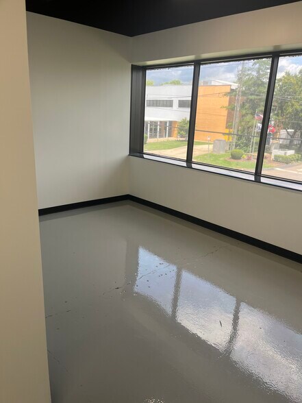 More Photos Of 522 Cliff Cir, Nashville Office Residential For Sale