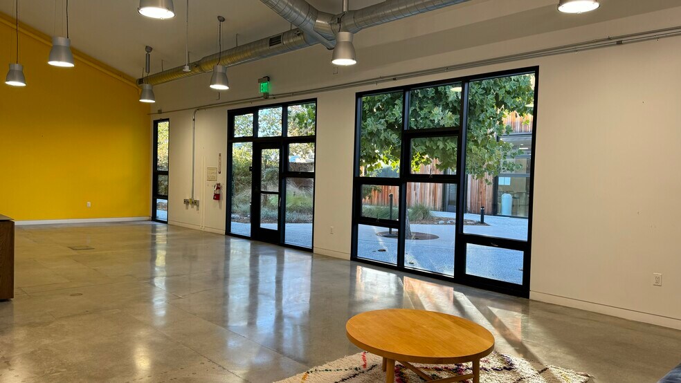 More Photos Of 606 Venice Blvd, Venice Office For Sale