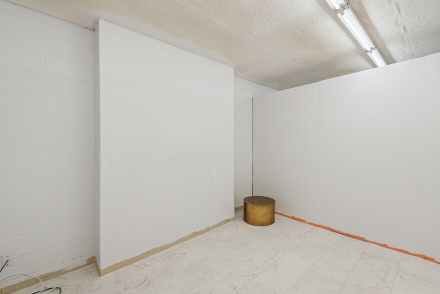 More Photos Of 6011 Vine St, Cincinnati Storefront Retail Residential For Sale