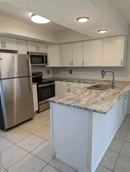 More Photos Of 4015 SE 19th Ave, Cape Coral Apartments For Sale