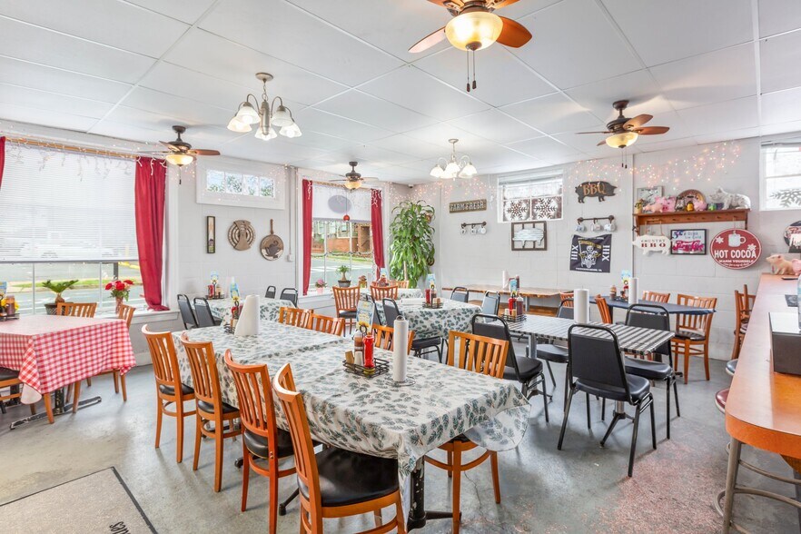 More Photos Of 1017 Sophia St, Fredericksburg Restaurant For Sale